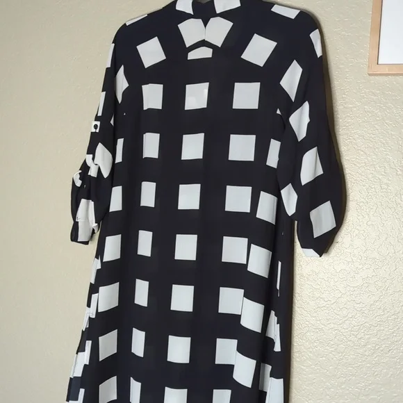 NWOT Alfani Sheer Collared VNeck Button Front in Black/White Check - Picture 2 of 5
